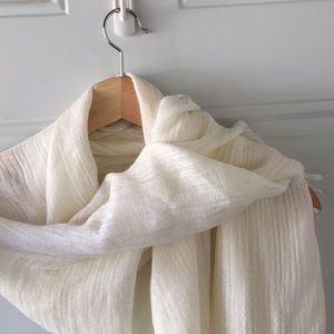 Ann Klein cream knit scarf